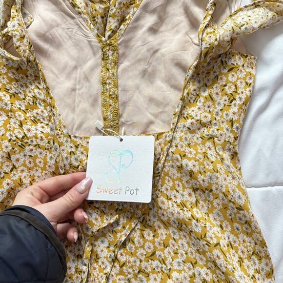 NWT Womens Size 6 Yellow Floral Mini Dress Off Shoulders Sundress Summer Travel - Picture 6 of 8